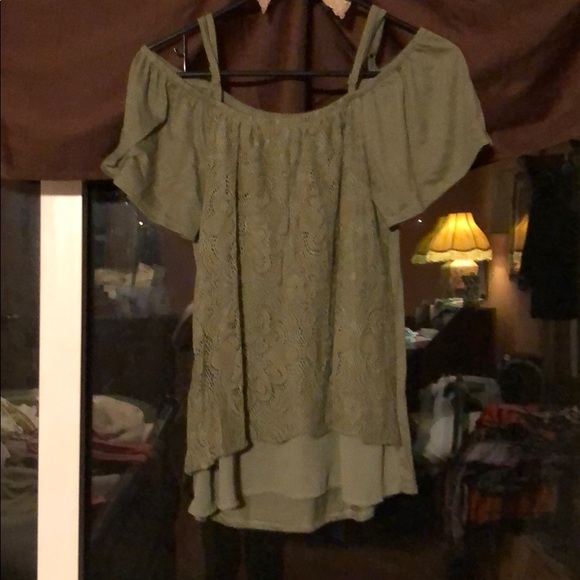 Green shirt off the shoulders with straps - Picture 1 of 4